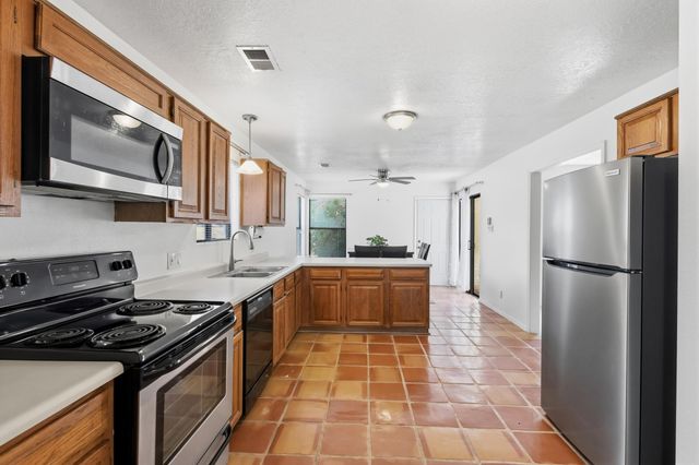 10021 Lagrima De Oro Road NE, Albuquerque, NM 87111