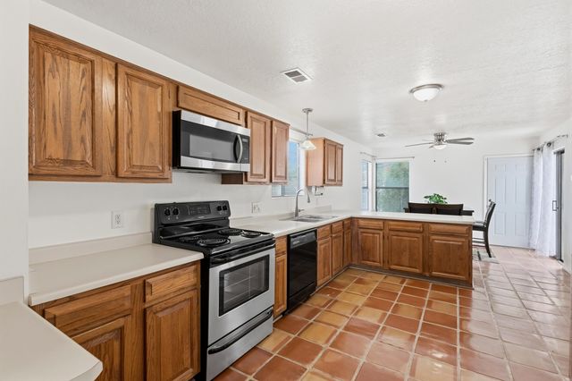 10021 Lagrima De Oro Road NE, Albuquerque, NM 87111