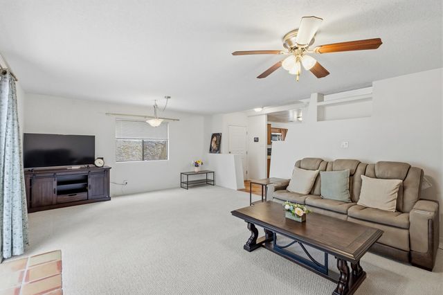 10021 Lagrima De Oro Road NE, Albuquerque, NM 87111