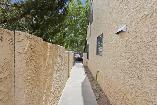 10021 Lagrima De Oro Road NE, Albuquerque, NM 87111