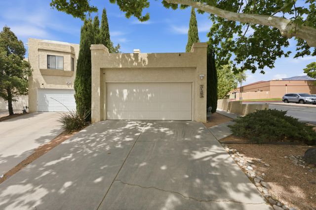 10021 Lagrima De Oro Road NE, Albuquerque, NM 87111