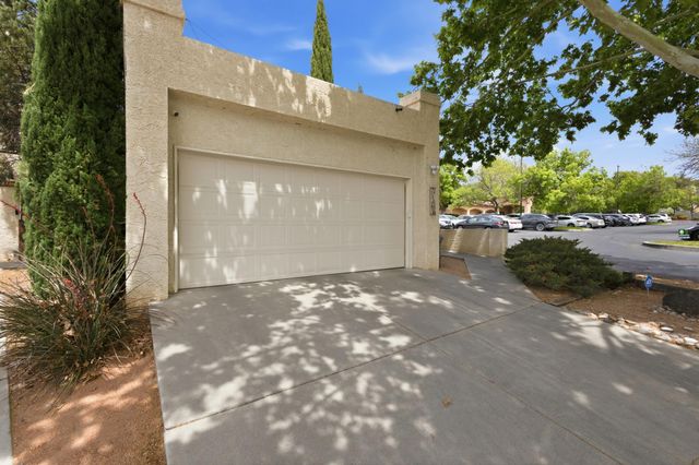 10021 Lagrima De Oro Road NE, Albuquerque, NM 87111