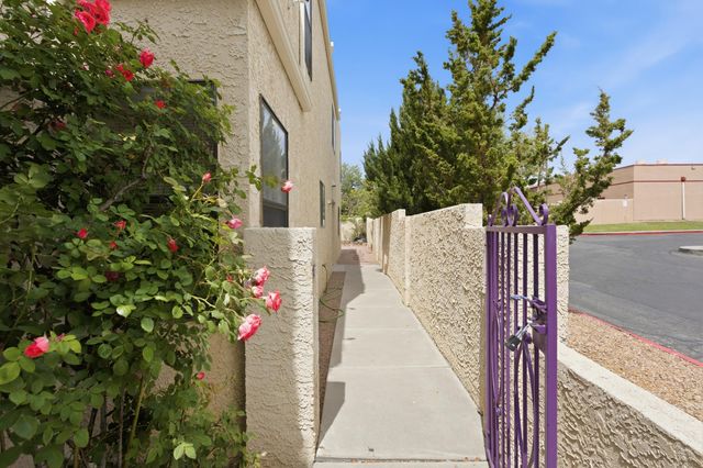 10021 Lagrima De Oro Road NE, Albuquerque, NM 87111