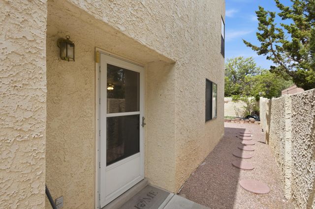 10021 Lagrima De Oro Road NE, Albuquerque, NM 87111