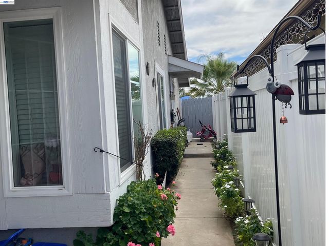 23825 Betts Pl, Moreno Valley, CA 92553