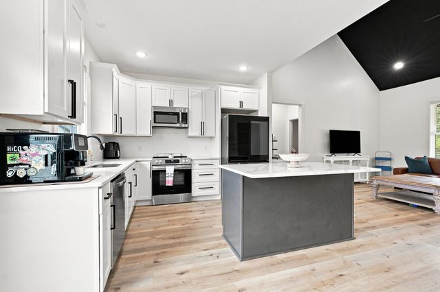 1006 Clifton Valley Rd, Dickson, TN 37055