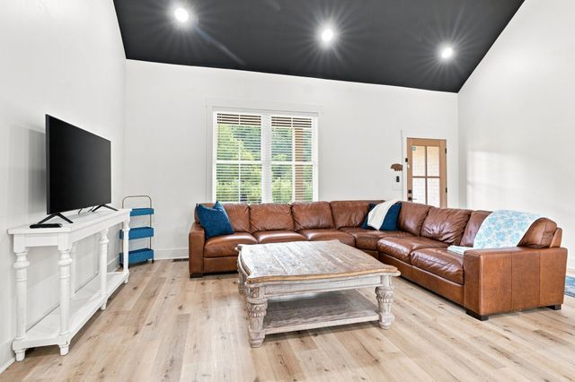 1006 Clifton Valley Rd, Dickson, TN 37055