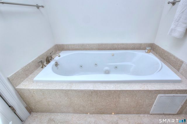 16 Hayestown Road C402, Danbury, CT 06811