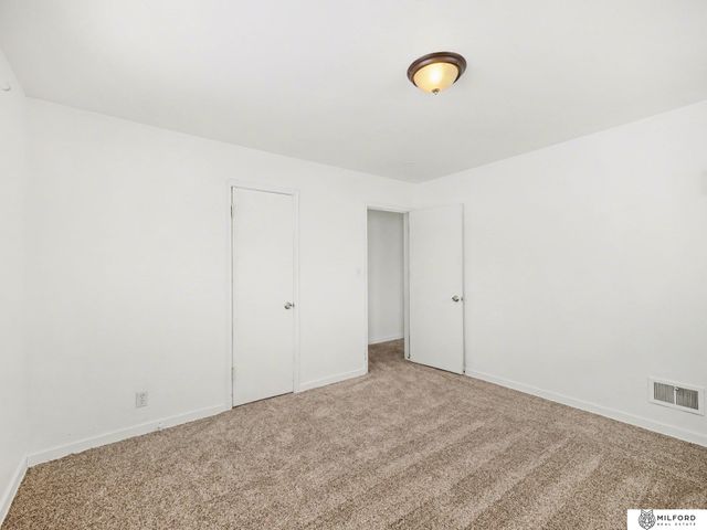 6148 Pinkney Street, Omaha, NE 68104