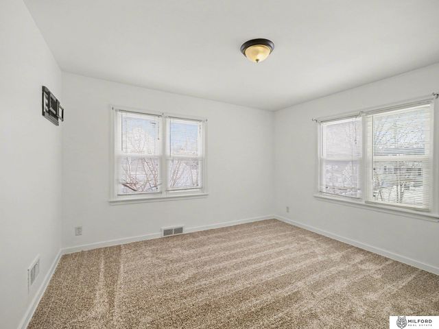 6148 Pinkney Street, Omaha, NE 68104