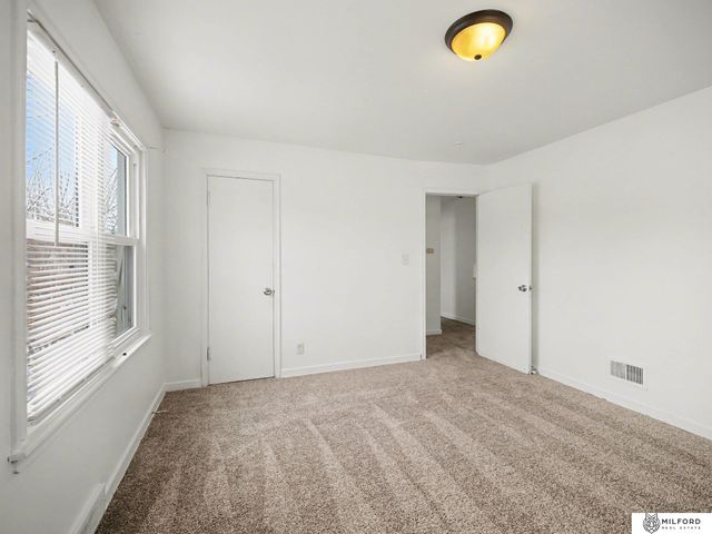 6148 Pinkney Street, Omaha, NE 68104