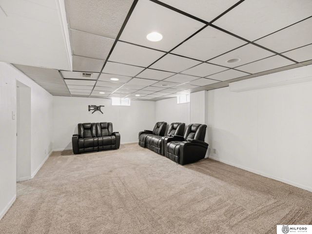 6148 Pinkney Street, Omaha, NE 68104