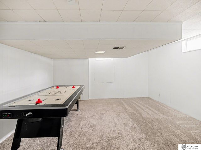 6148 Pinkney Street, Omaha, NE 68104