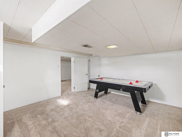 6148 Pinkney Street, Omaha, NE 68104