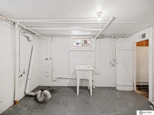 6148 Pinkney Street, Omaha, NE 68104