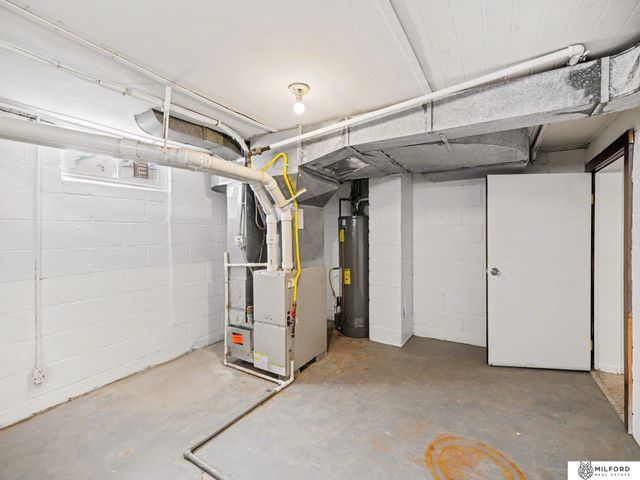 6148 Pinkney Street, Omaha, NE 68104