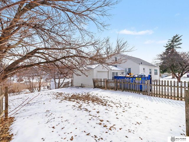 6148 Pinkney Street, Omaha, NE 68104