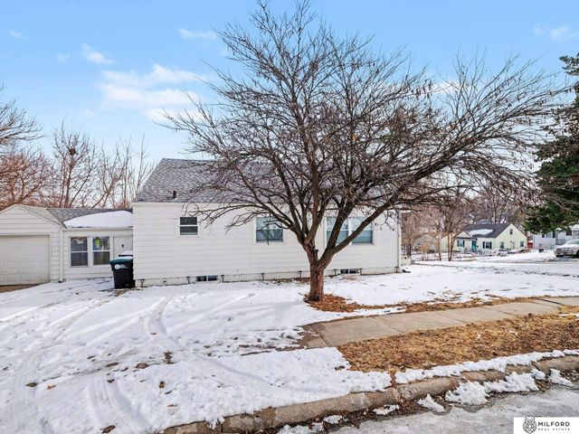 6148 Pinkney Street, Omaha, NE 68104