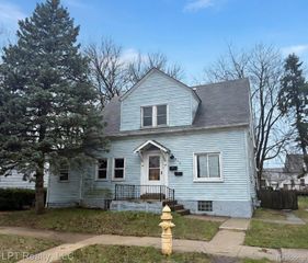 453 Spruce Street, Wyandotte, MI 48192