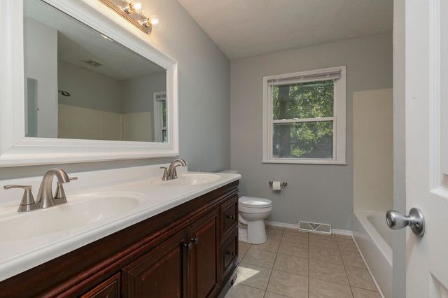 2715 South Franklin Avenue, Springfield, MO 65807