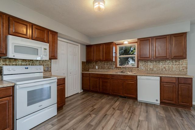 2715 South Franklin Avenue, Springfield, MO 65807