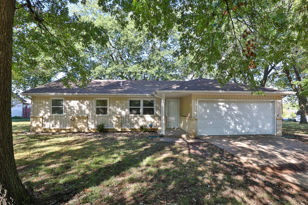 2715 South Franklin Avenue, Springfield, MO 65807