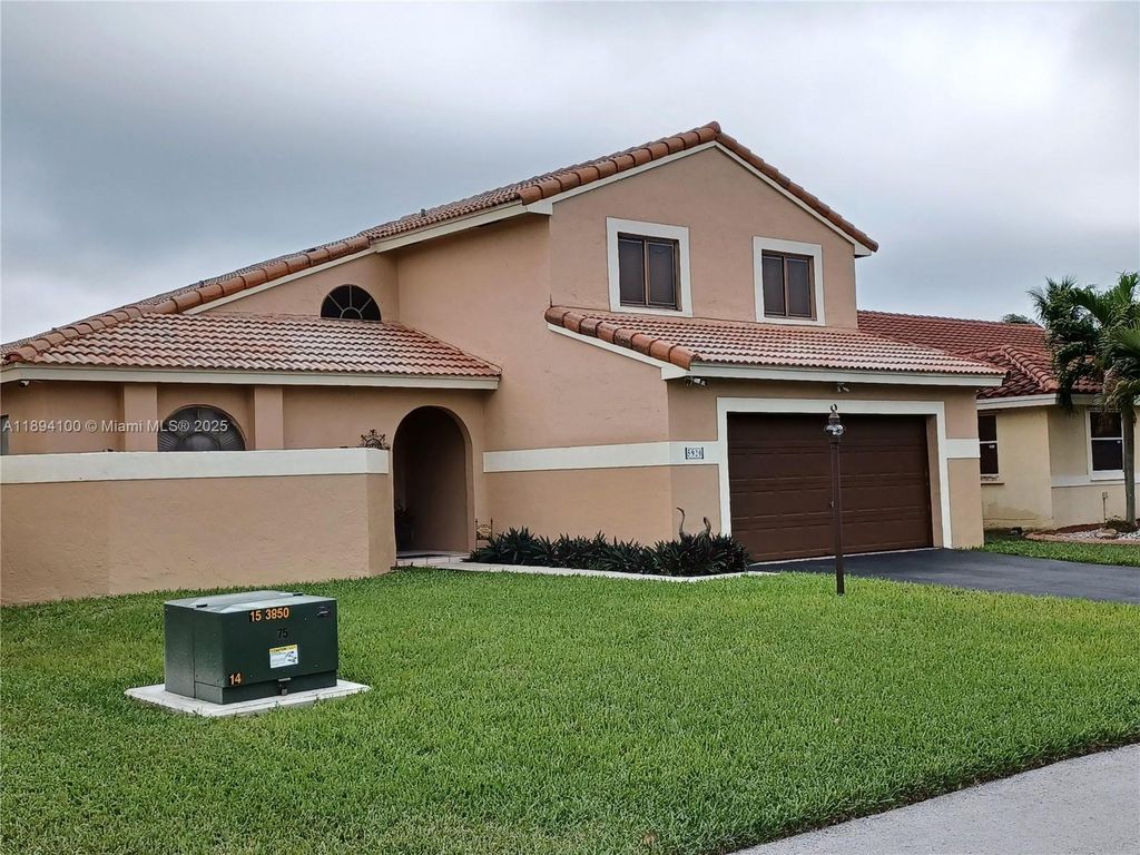 5920 York Ln, Davie, FL 33331
