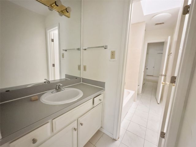 1106 Hollis Street B, Arlington, TX 76013