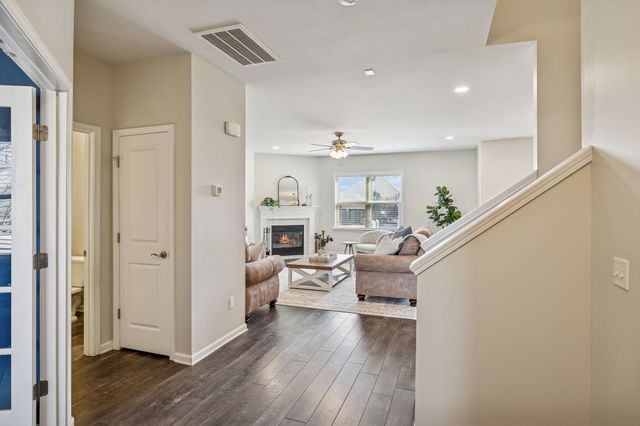 2910 Hen Brook Dr, Columbia, TN 38401