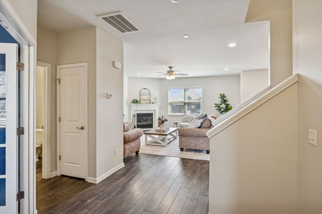 2910 Hen Brook Dr, Columbia, TN 38401