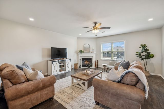 2910 Hen Brook Dr, Columbia, TN 38401