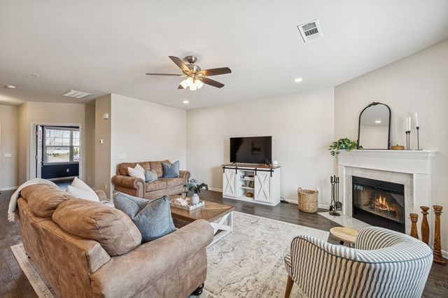 2910 Hen Brook Dr, Columbia, TN 38401