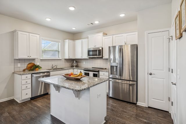 2910 Hen Brook Dr, Columbia, TN 38401