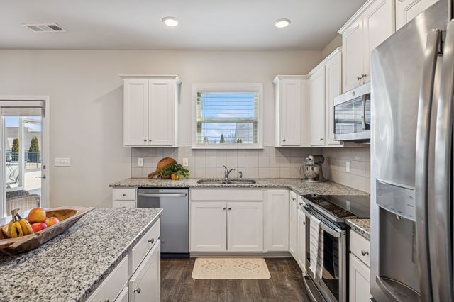 2910 Hen Brook Dr, Columbia, TN 38401