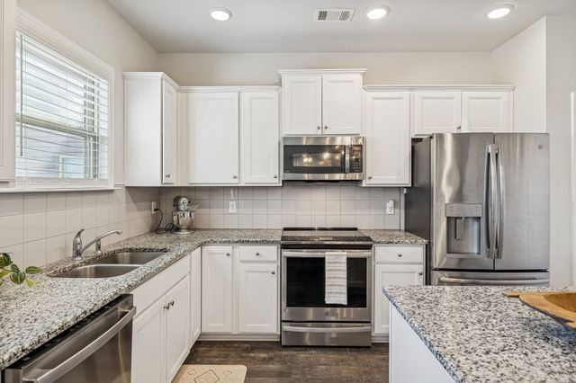 2910 Hen Brook Dr, Columbia, TN 38401