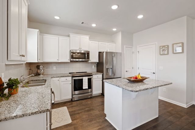 2910 Hen Brook Dr, Columbia, TN 38401