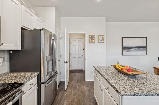 2910 Hen Brook Dr, Columbia, TN 38401