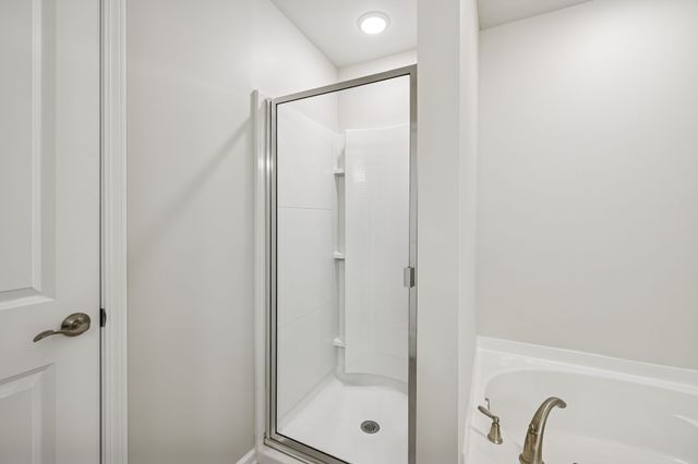 2910 Hen Brook Dr, Columbia, TN 38401