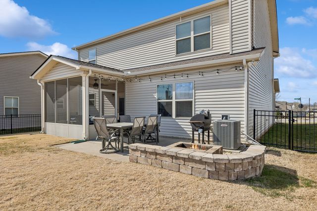 2910 Hen Brook Dr, Columbia, TN 38401