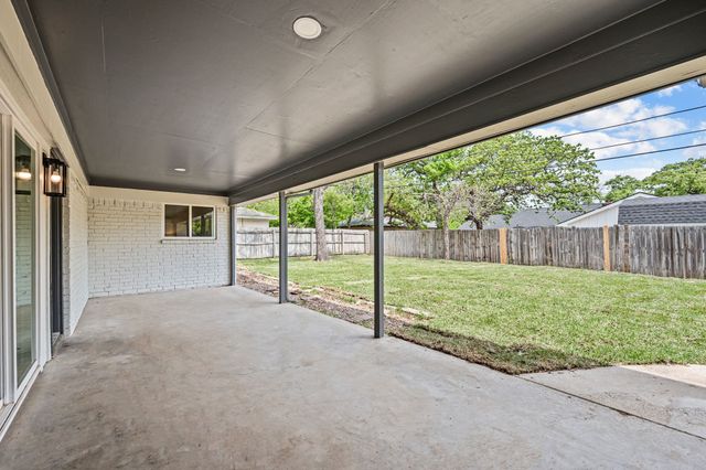1724 Westridge Drive, Hurst, TX 76054