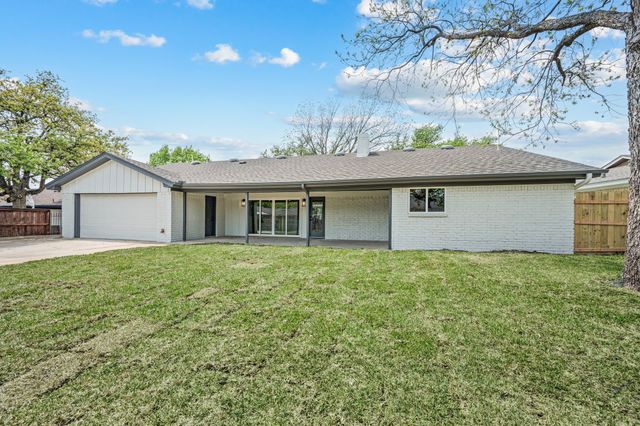 1724 Westridge Drive, Hurst, TX 76054
