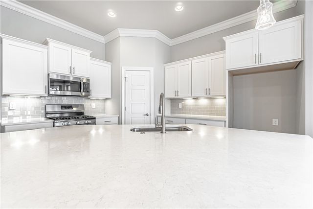 2607 SW Hampton Avenue, Bentonville, AR 72713