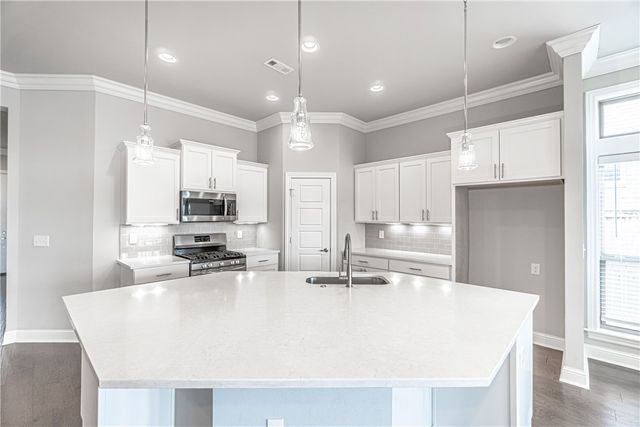 2607 SW Hampton Avenue, Bentonville, AR 72713