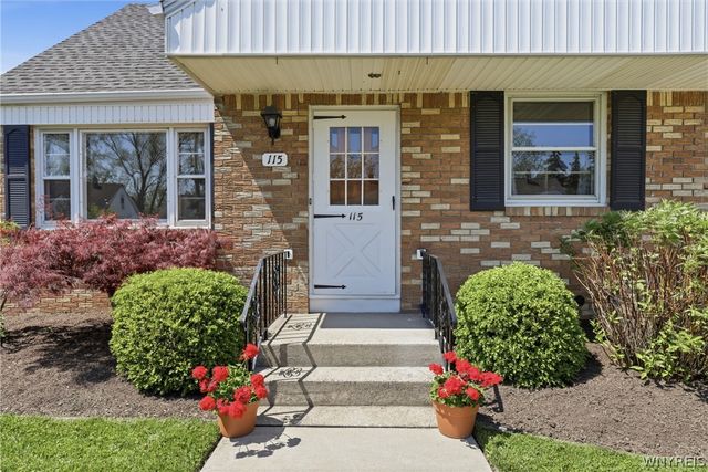 115 Cathedral Lane, Cheektowaga, NY 14225