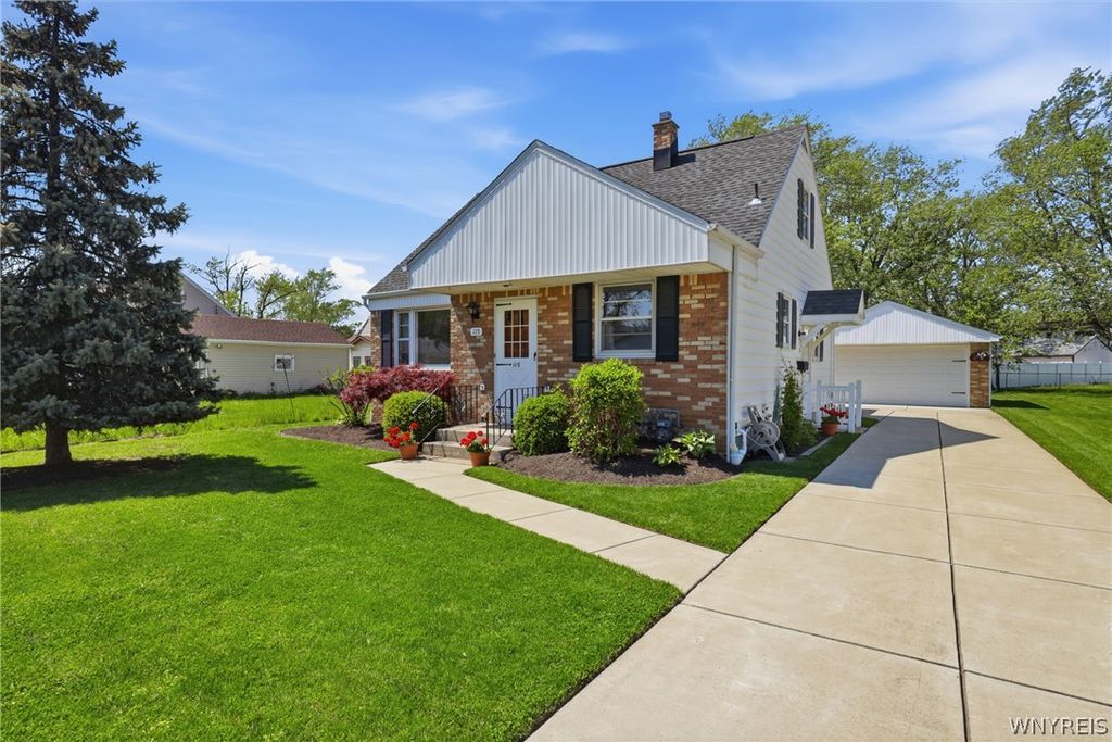 115 Cathedral Lane, Cheektowaga, NY 14225