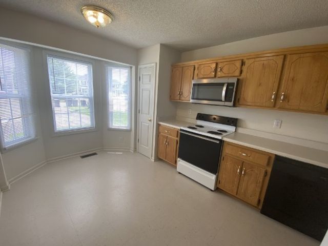 233 Tree Line Dr, Oak Grove, KY 42262