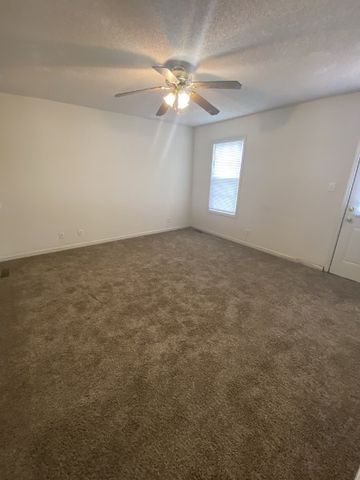 233 Tree Line Dr, Oak Grove, KY 42262