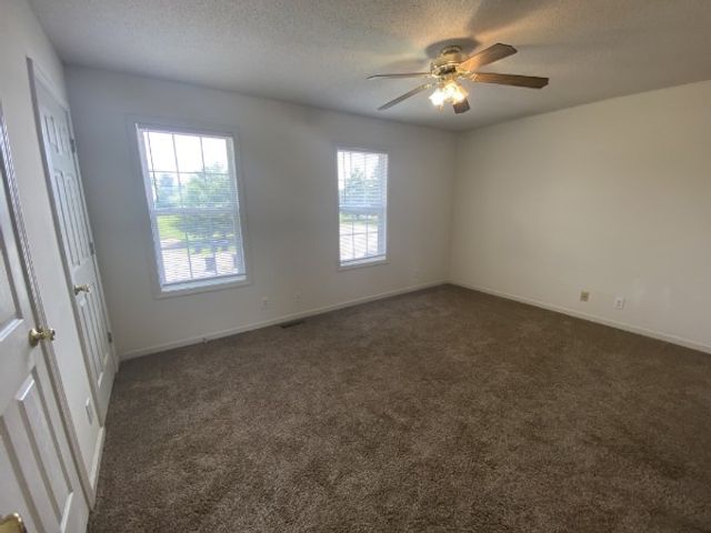 233 Tree Line Dr, Oak Grove, KY 42262