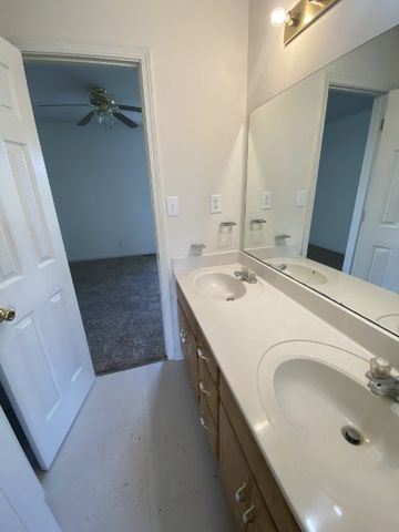 233 Tree Line Dr, Oak Grove, KY 42262