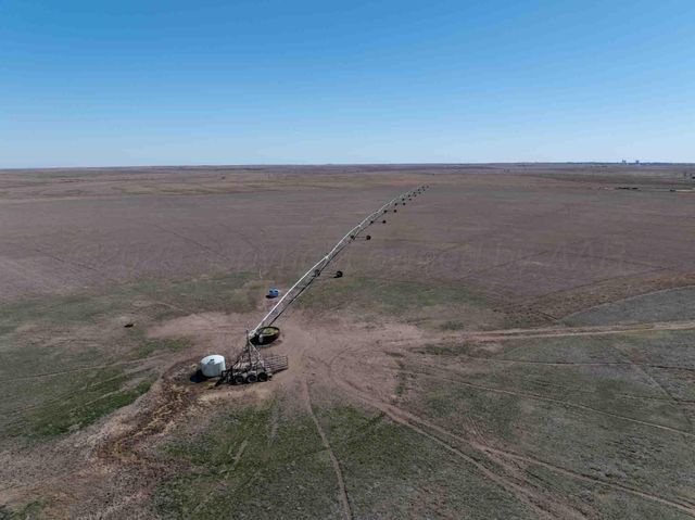 Bourquin Cattle 813 Ac, Follett, TX 79034